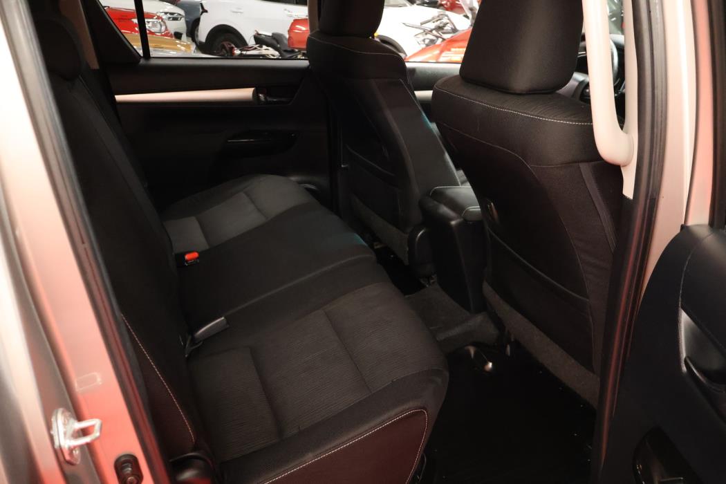 TOYOTA Hilux 2016