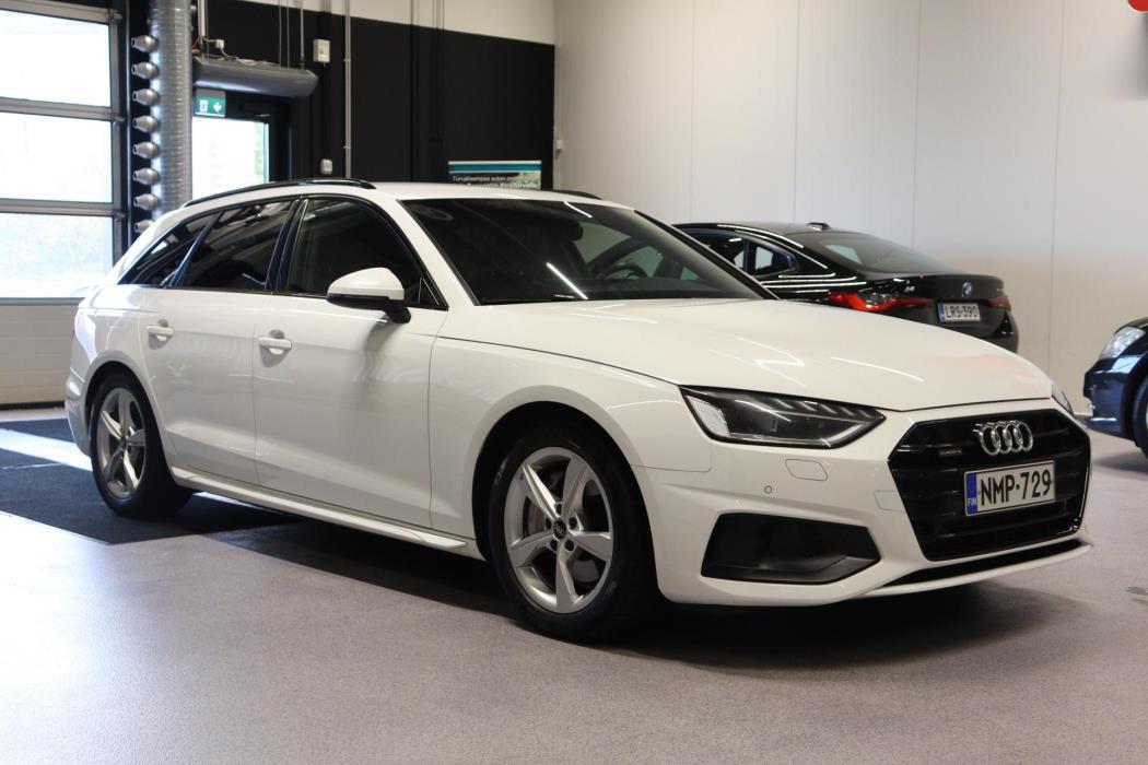 AUDI A4 2022