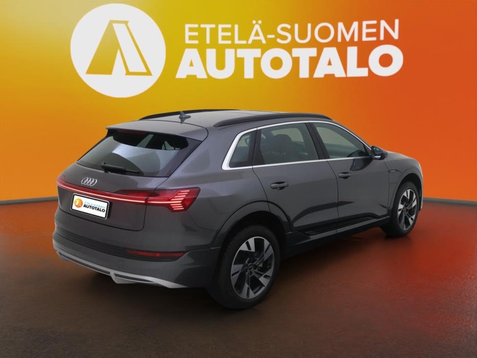 AUDI e-tron 2023