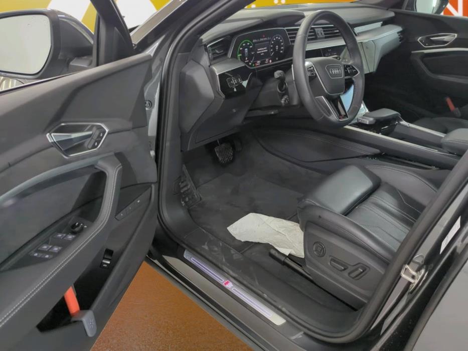 AUDI e-tron 2023