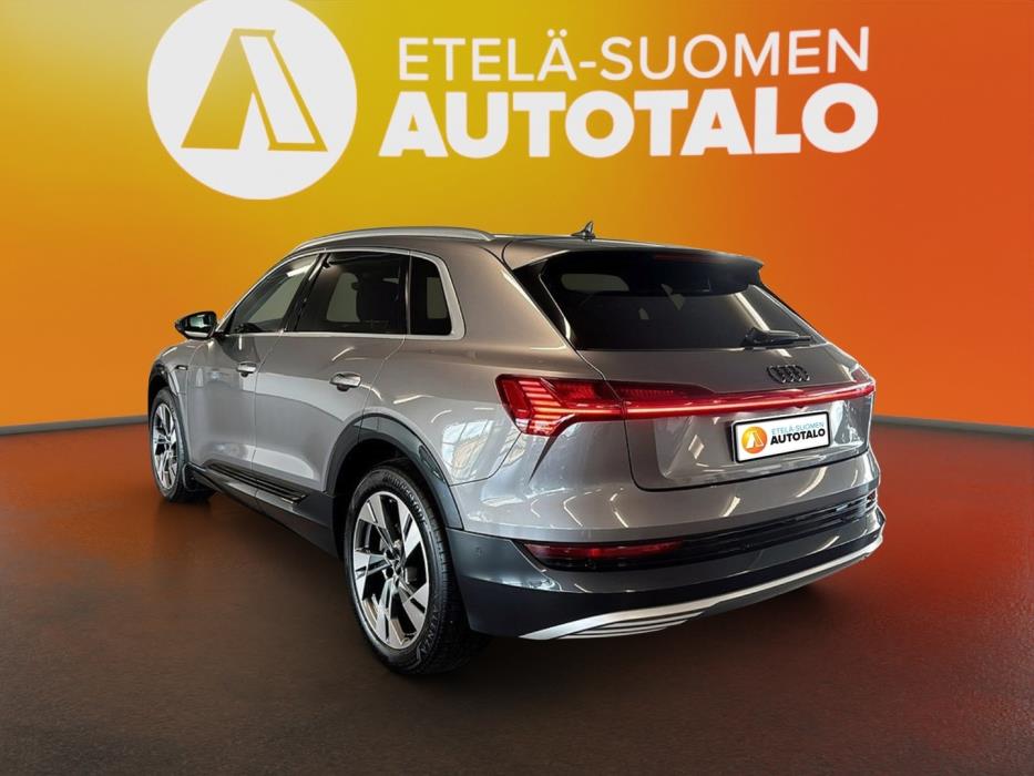 AUDI e-tron 2022
