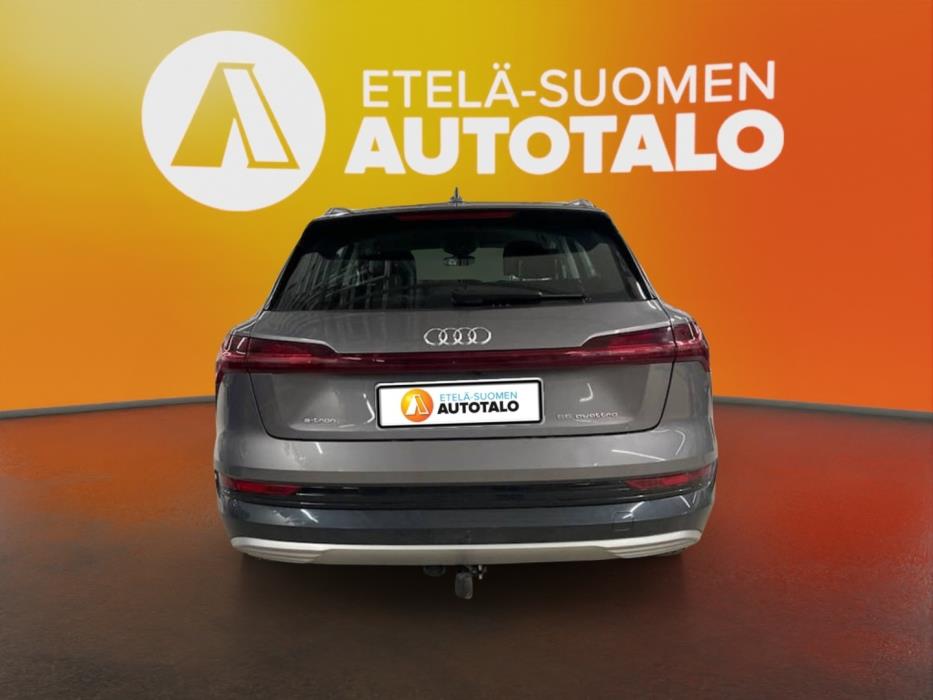 AUDI e-tron 2022
