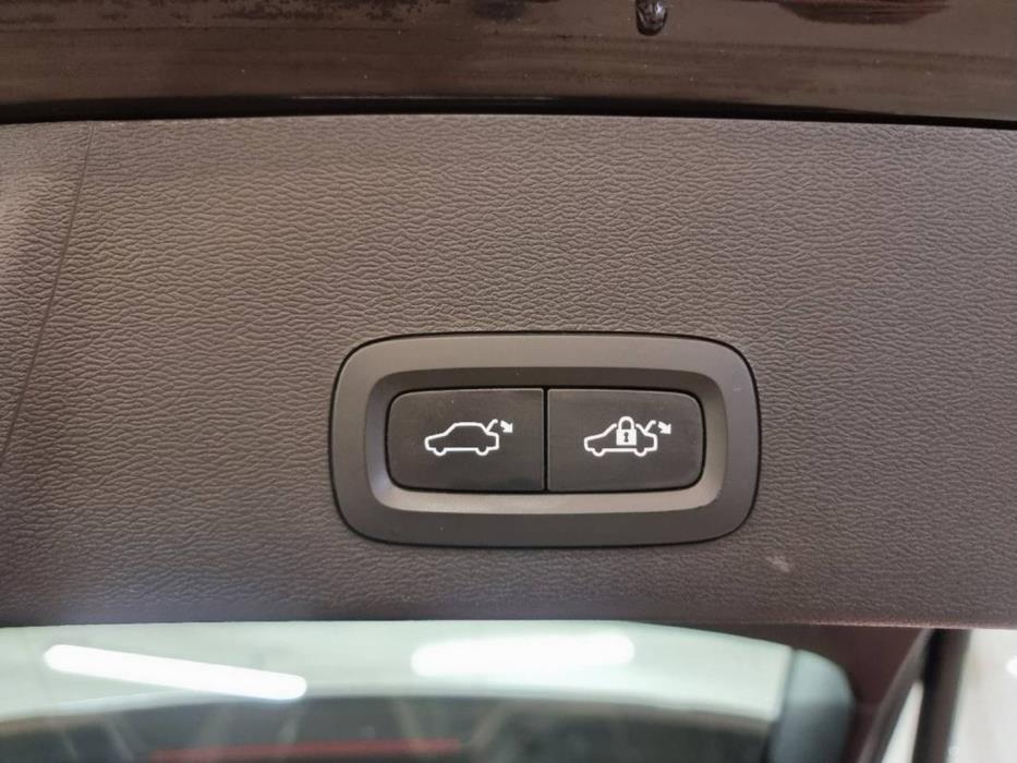 VOLVO XC40 2024