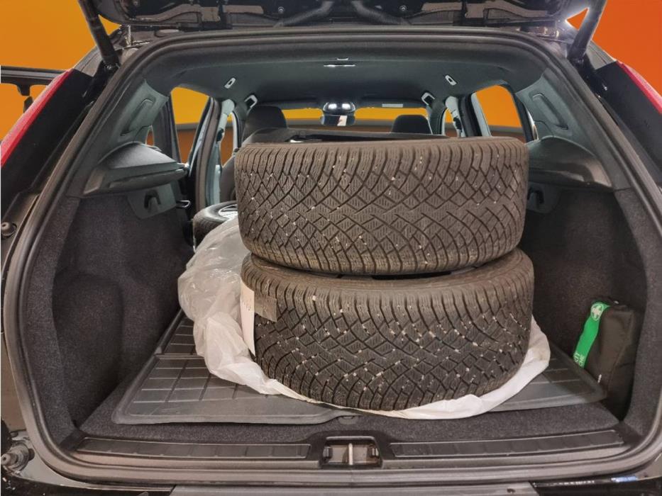 VOLVO XC40 2024