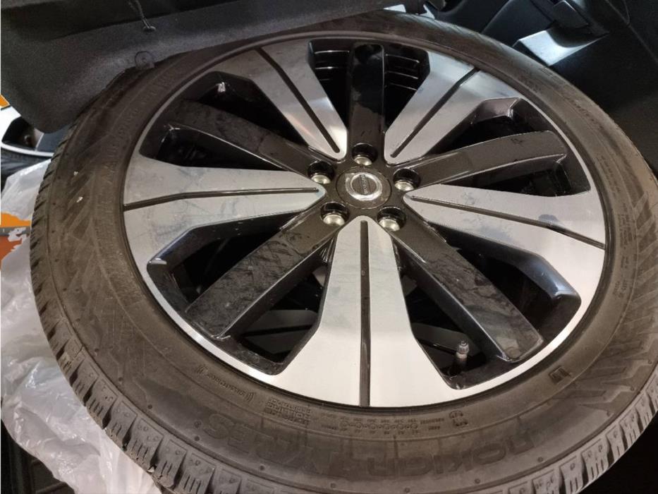 VOLVO XC40 2024