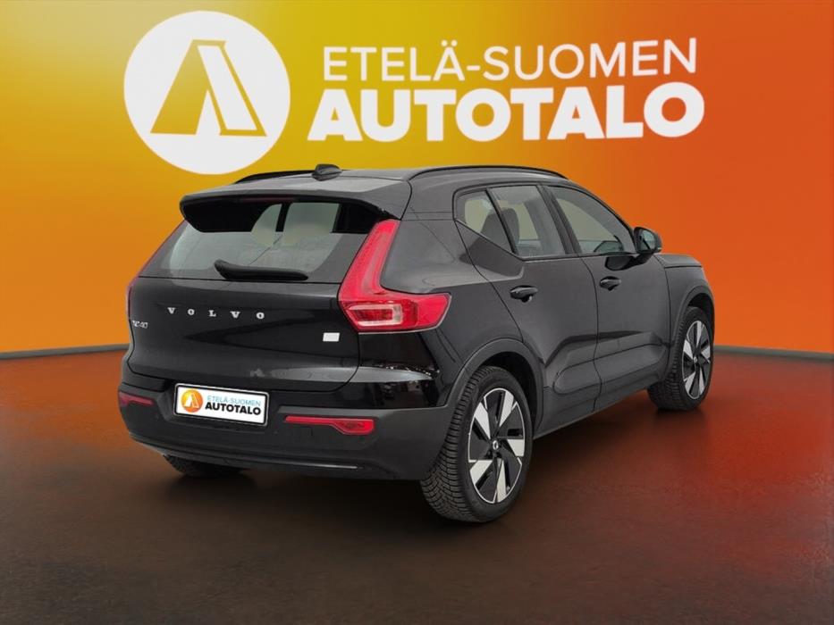 VOLVO XC40 2024
