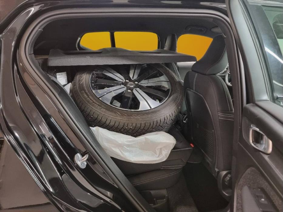 VOLVO XC40 2024