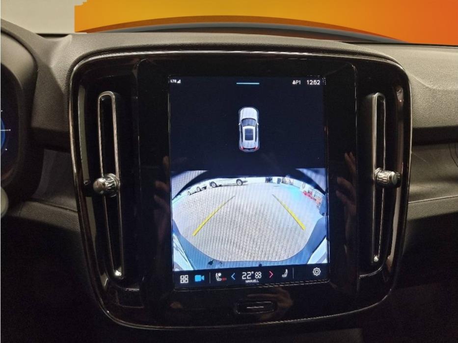 VOLVO XC40 2024