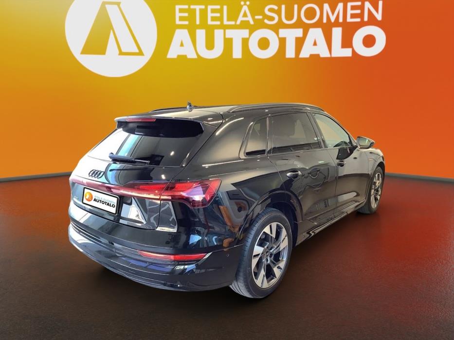 AUDI e-tron 2022
