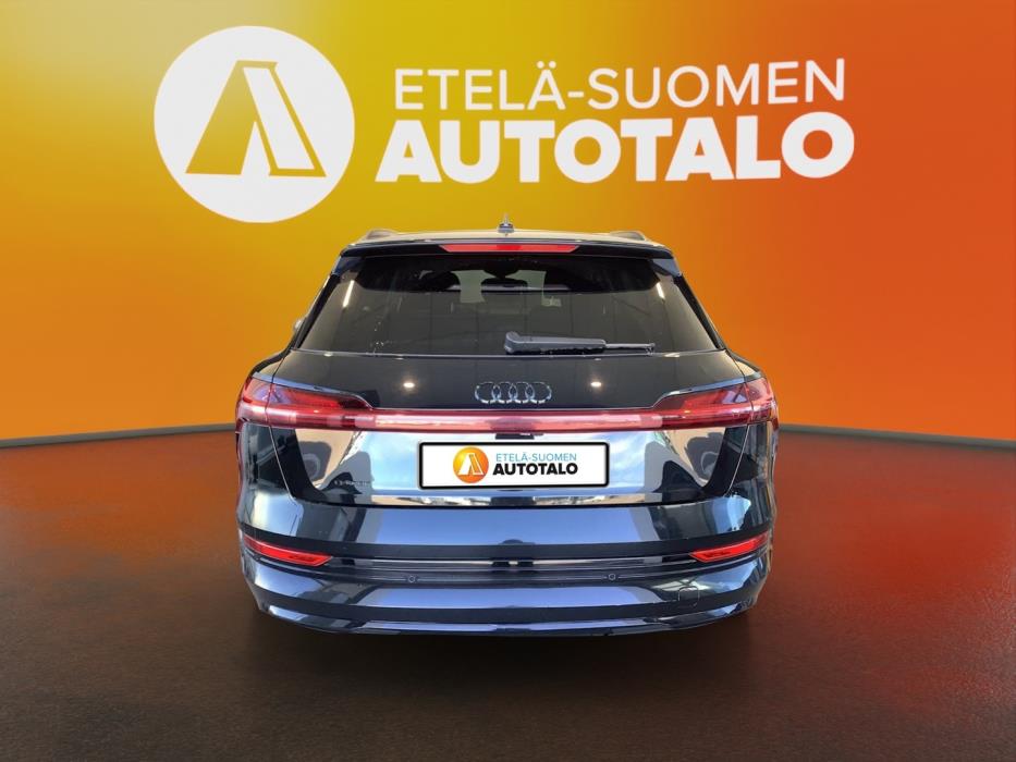 AUDI e-tron 2022
