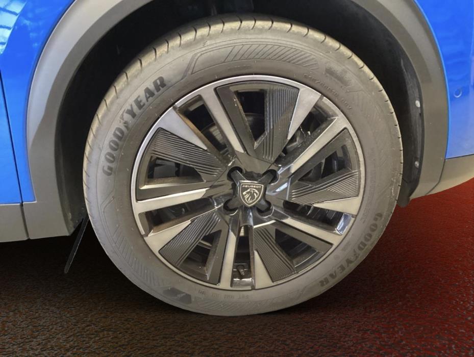 PEUGEOT e-2008 2024
