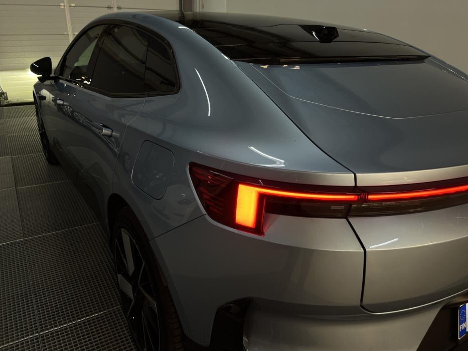 POLESTAR 4 2025