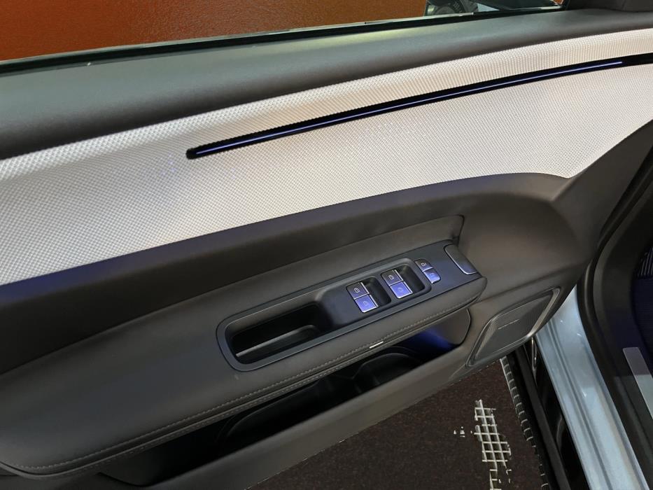 POLESTAR 4 2025