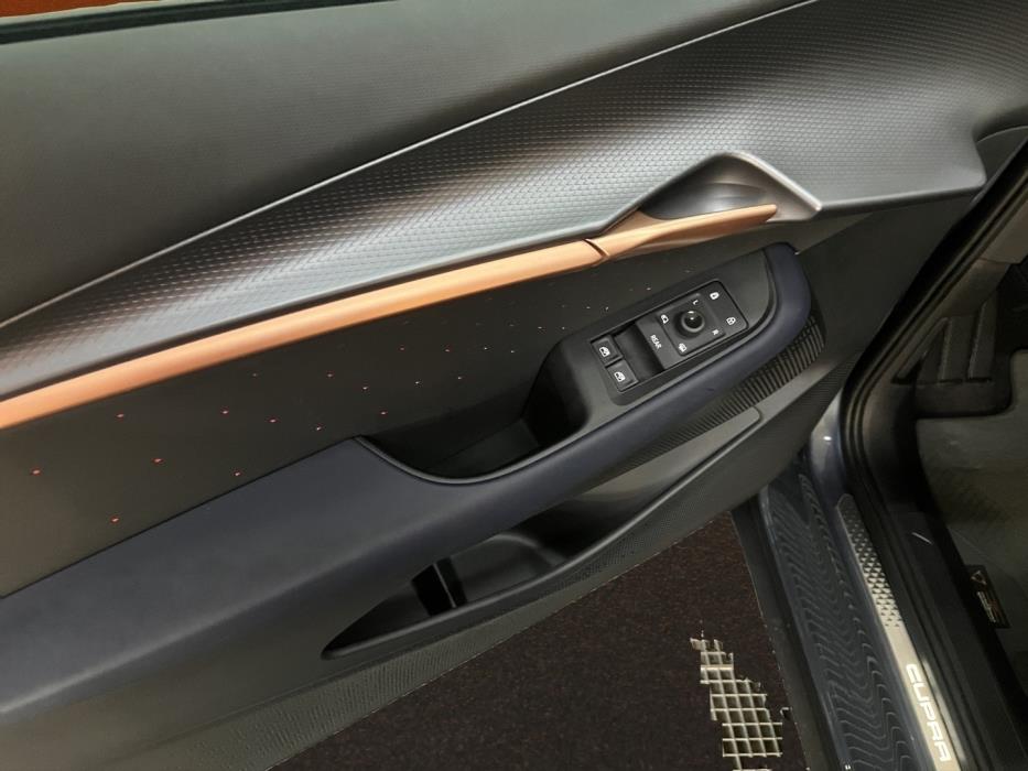 CUPRA Tavascan 2025