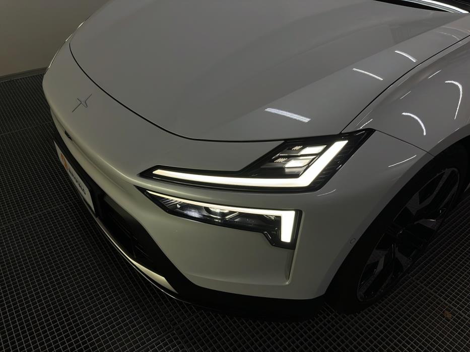 POLESTAR 4 2025