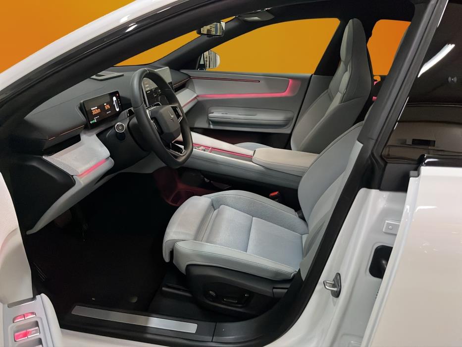 POLESTAR 4 2025
