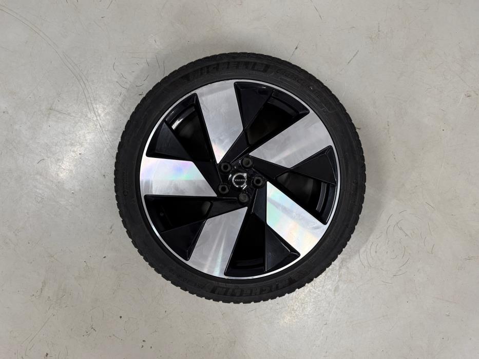 VOLVO C40 2023