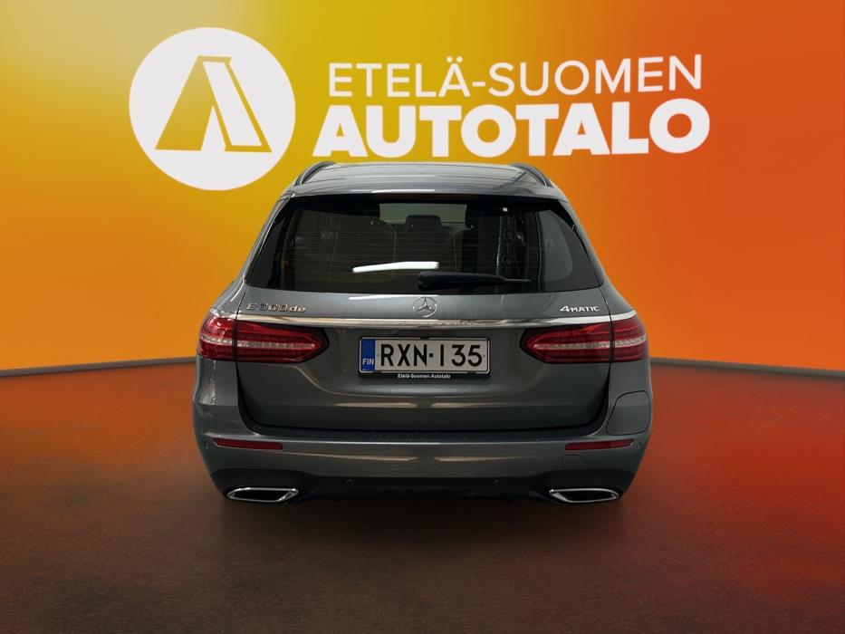 MERCEDES-BENZ E 2022