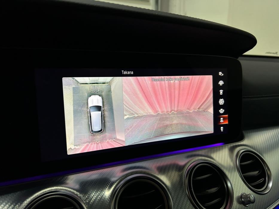 MERCEDES-BENZ E 2022