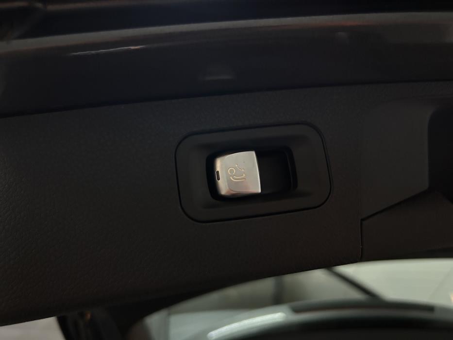 MERCEDES-BENZ E 2022