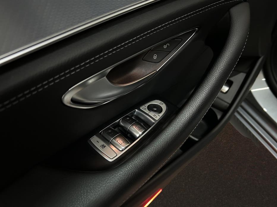 MERCEDES-BENZ E 2022