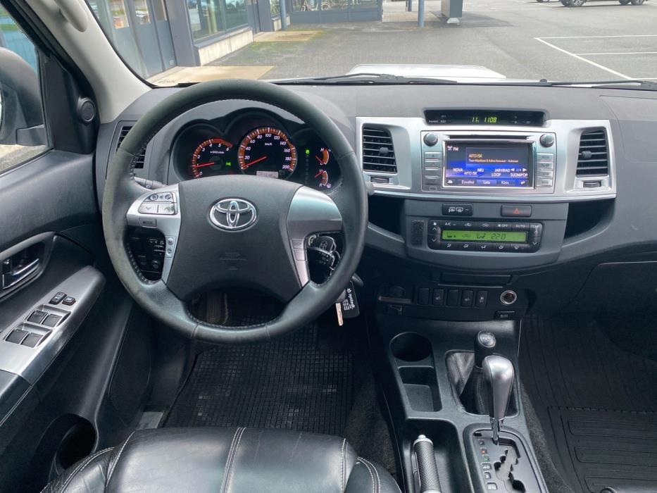 TOYOTA Hilux 2016