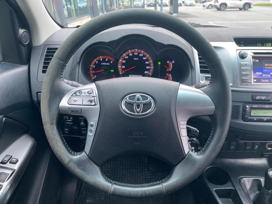 TOYOTA Hilux 2016