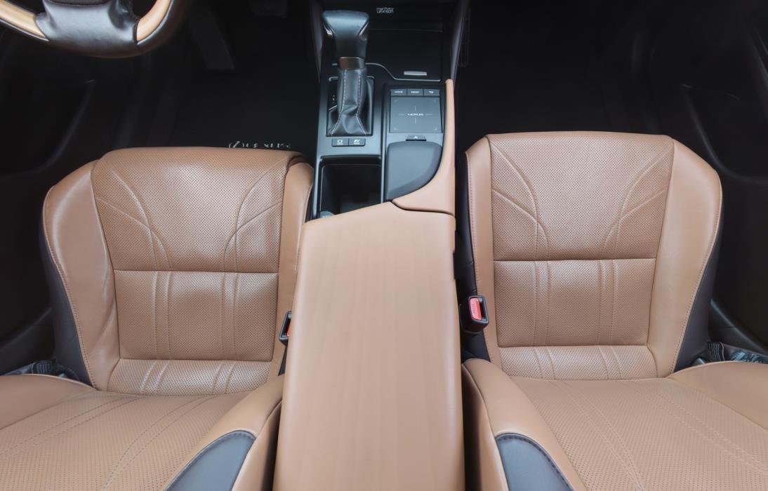 LEXUS ES 2020