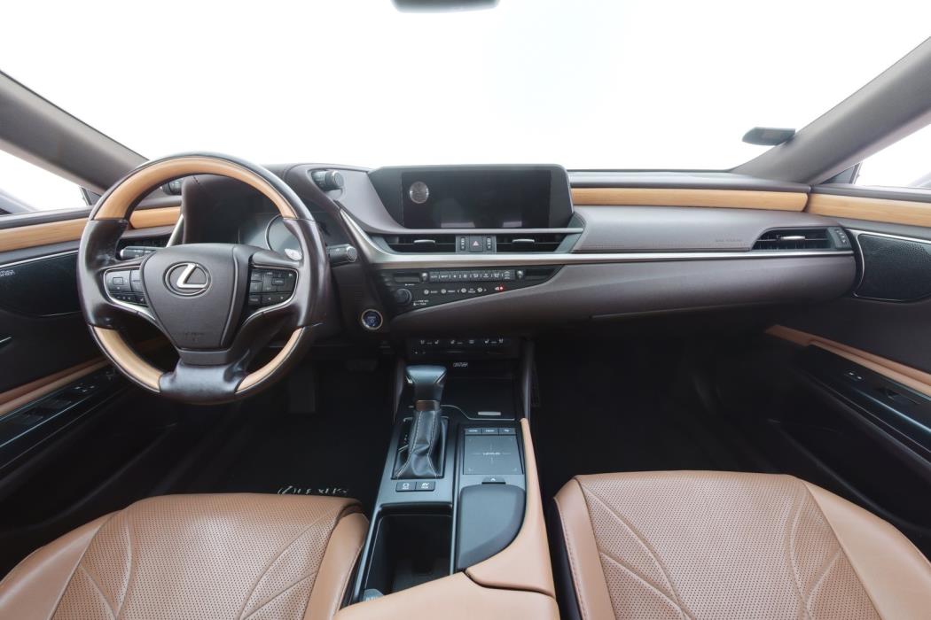 LEXUS ES 2020