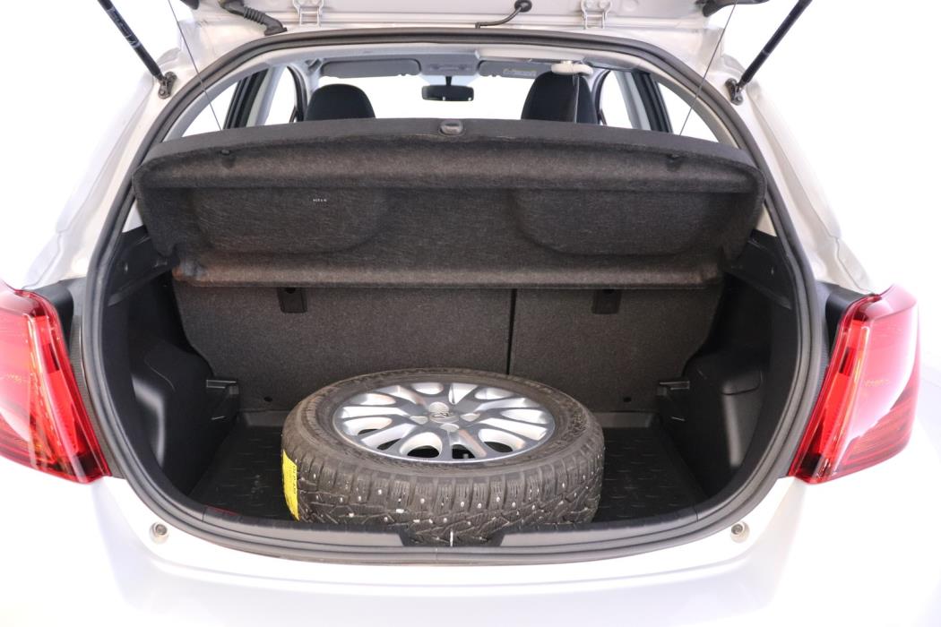 TOYOTA Yaris 2015