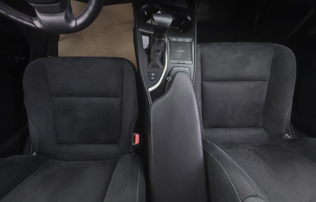 LEXUS UX 2022