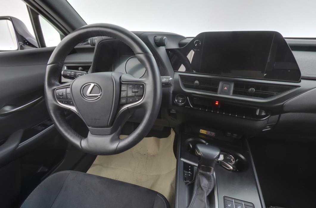 LEXUS UX 2024