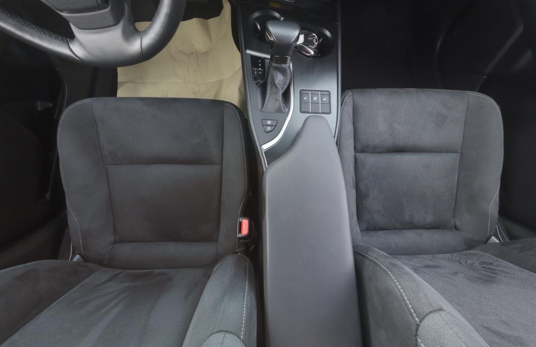 LEXUS UX 2024