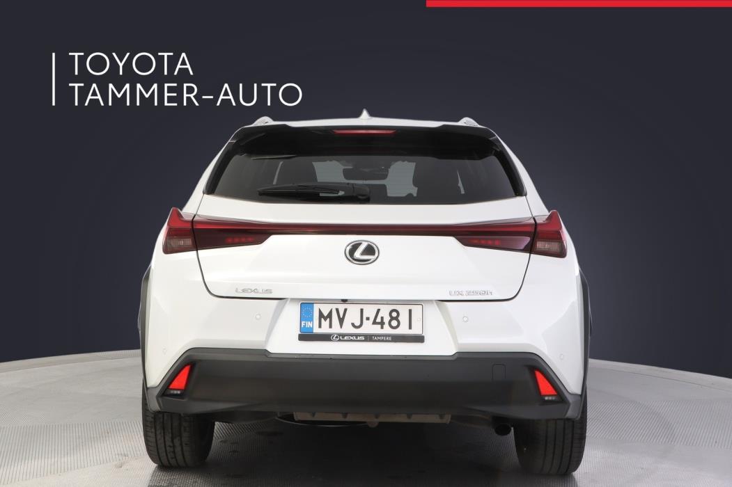 LEXUS UX 2024