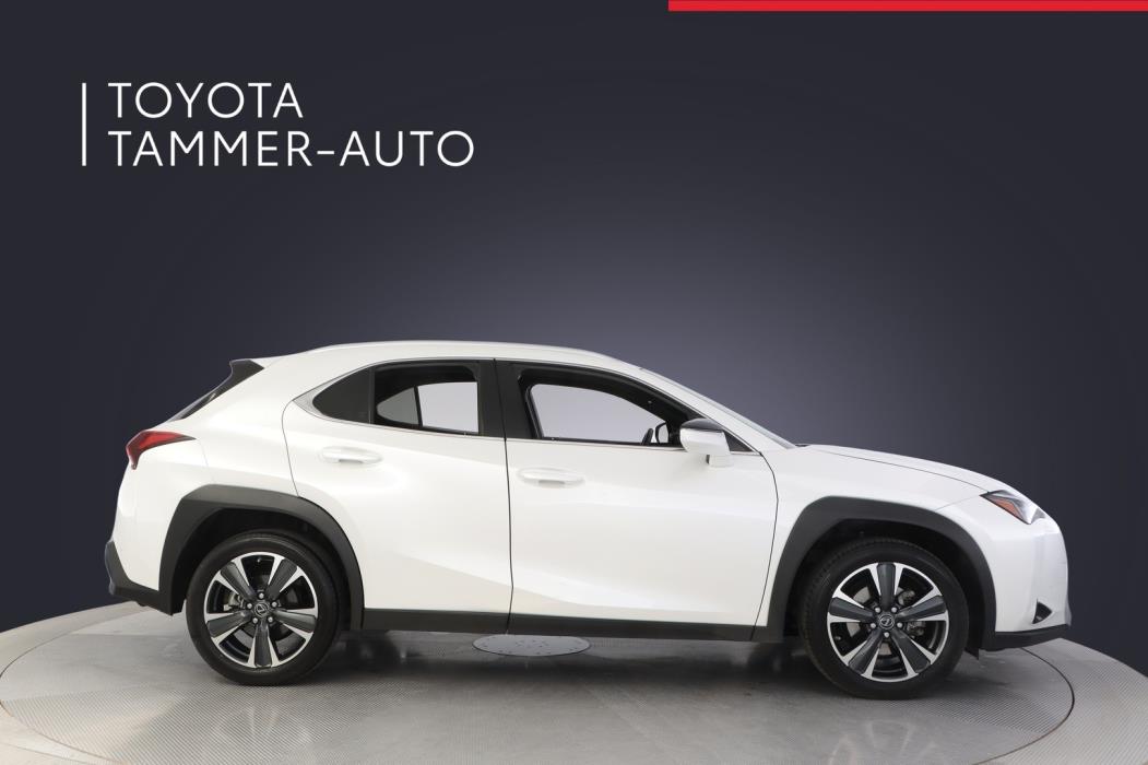 LEXUS UX 2024