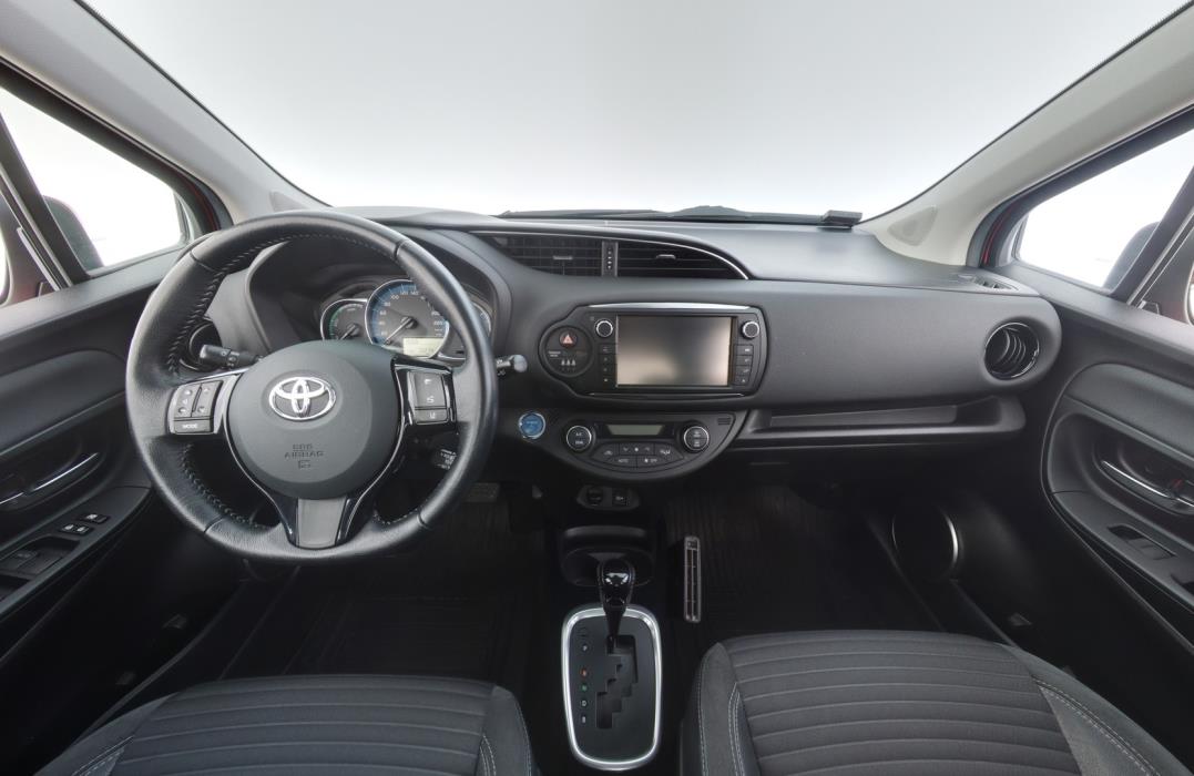TOYOTA Yaris 2016