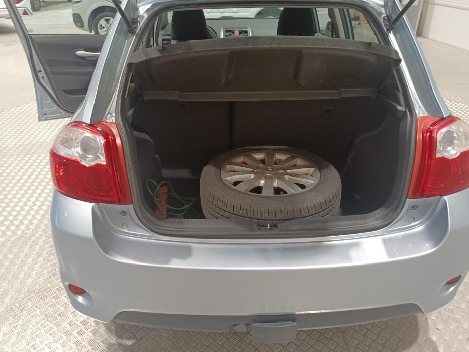 TOYOTA Auris 2011