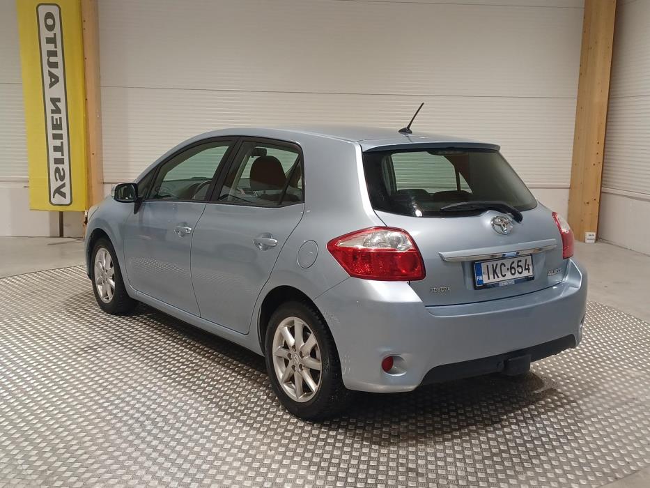 TOYOTA Auris 2011