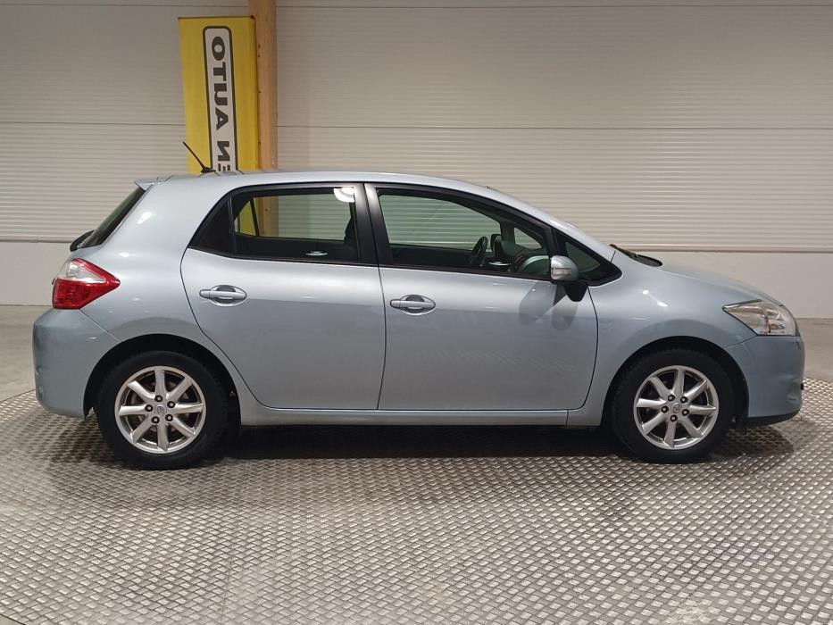 TOYOTA Auris 2011
