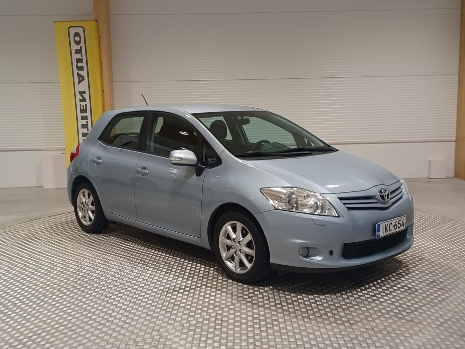 TOYOTA Auris 2011