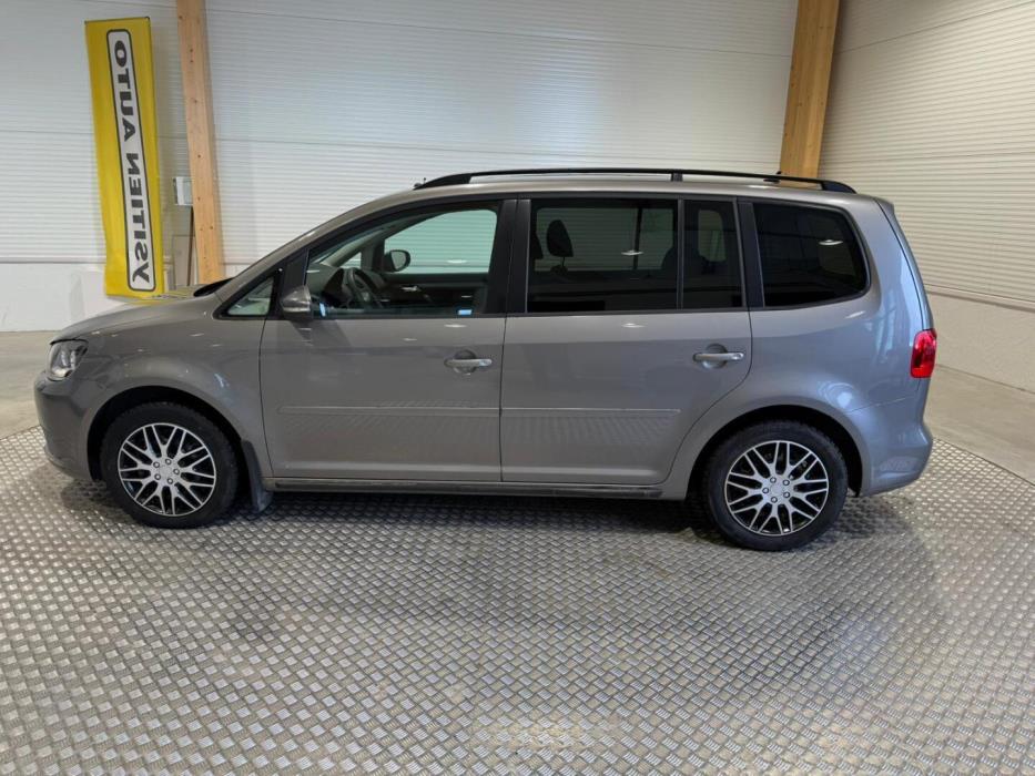 VOLKSWAGEN Touran 2011