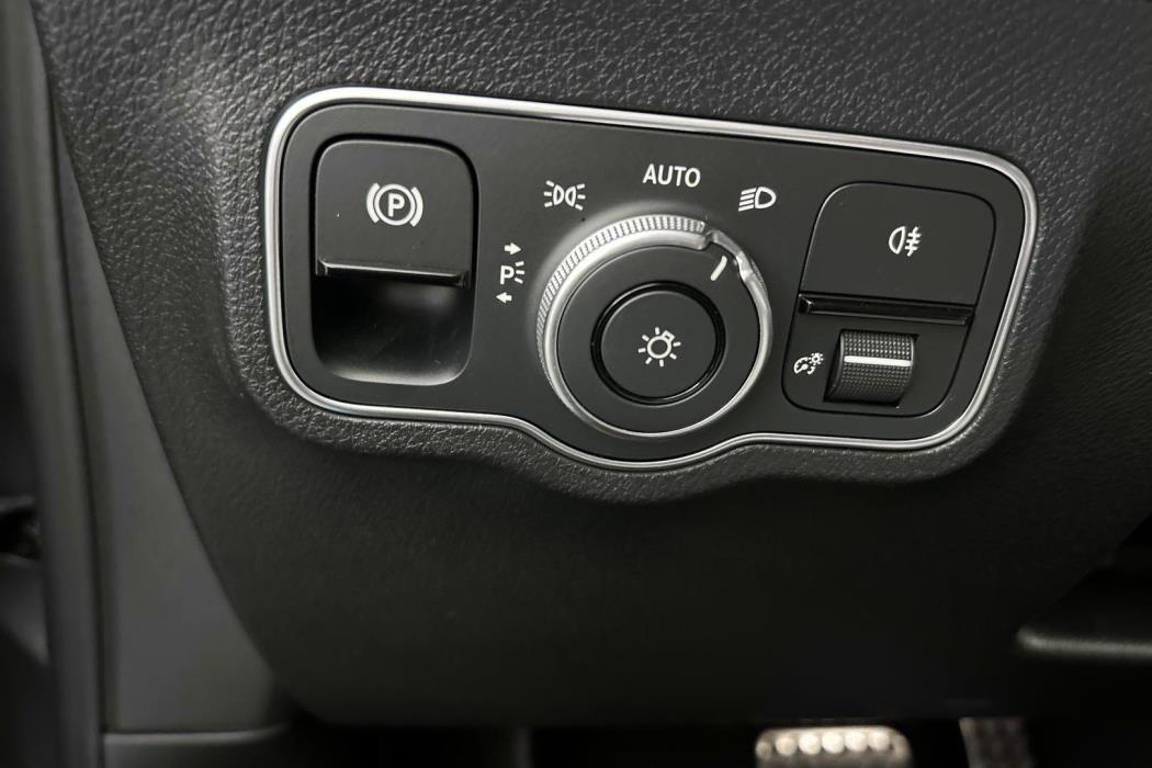 MERCEDES-BENZ EQB 2022
