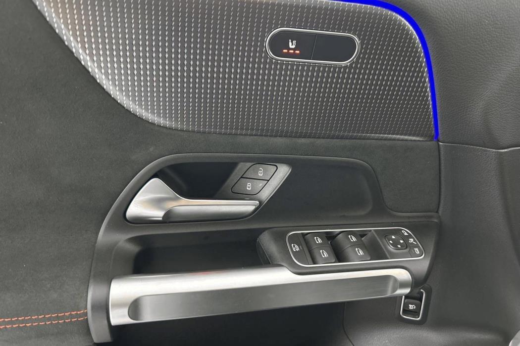 MERCEDES-BENZ EQB 2022