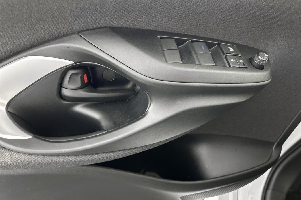 TOYOTA Yaris 2023