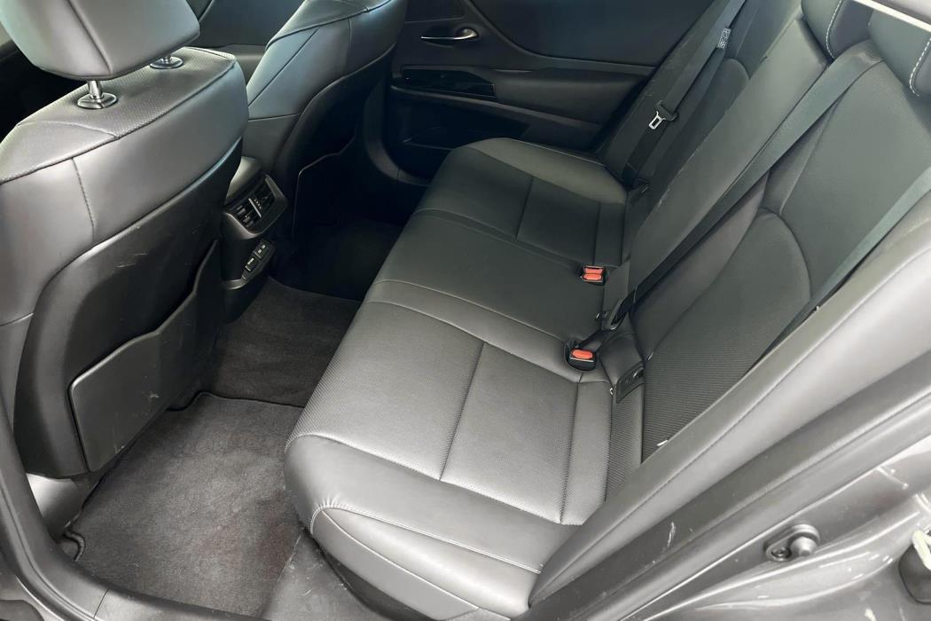 LEXUS ES 2023