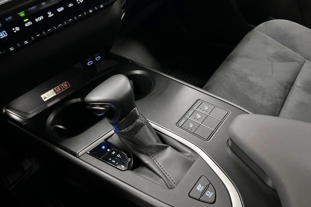 LEXUS UX 2023
