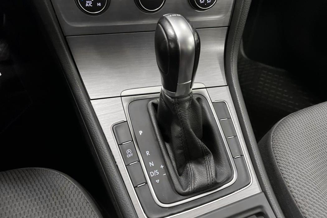 VOLKSWAGEN Golf 2015