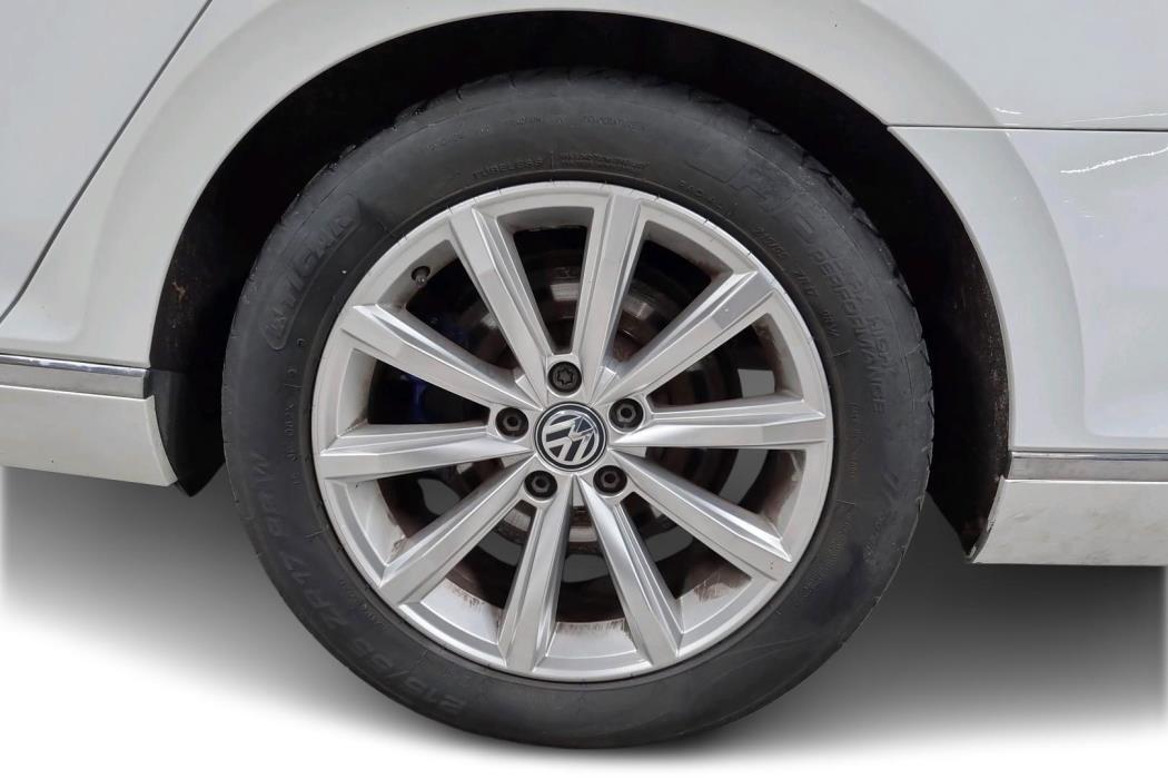 VOLKSWAGEN Passat 2016