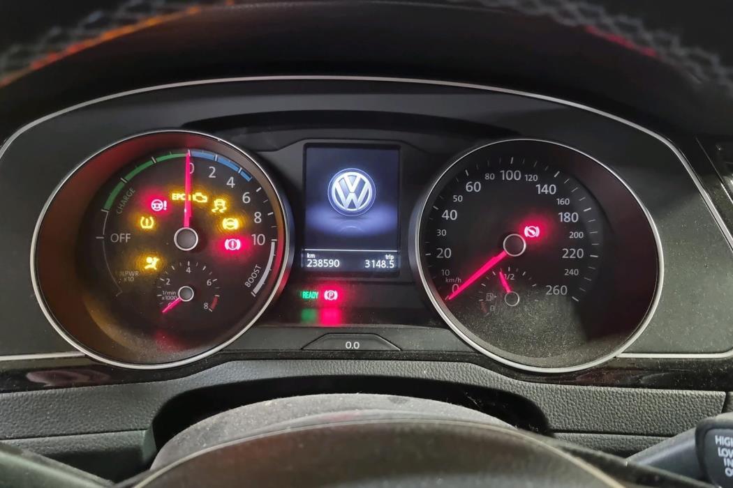 VOLKSWAGEN Passat 2016