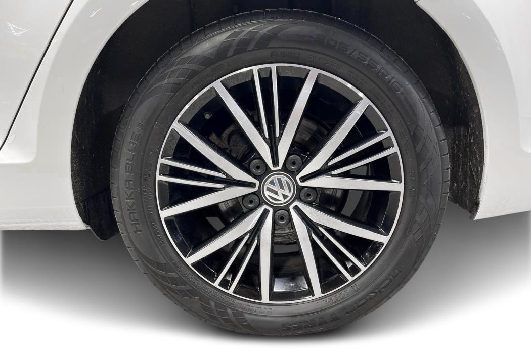 VOLKSWAGEN Golf 2016